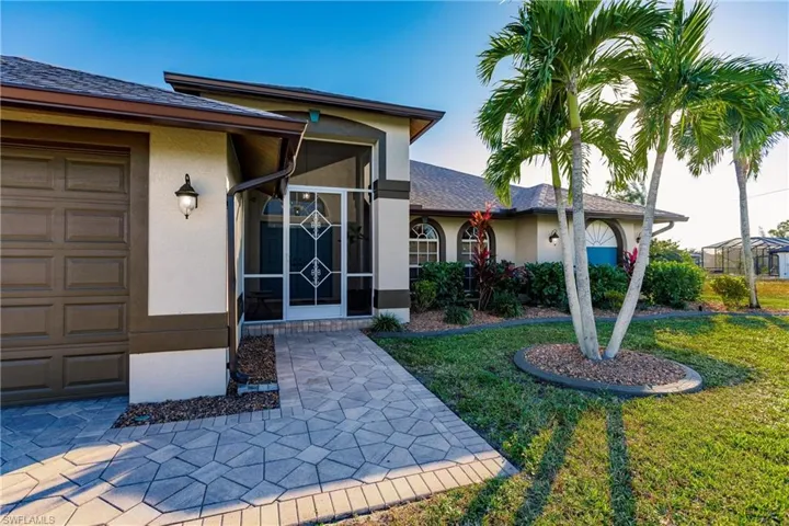 Entrance to property with a yard