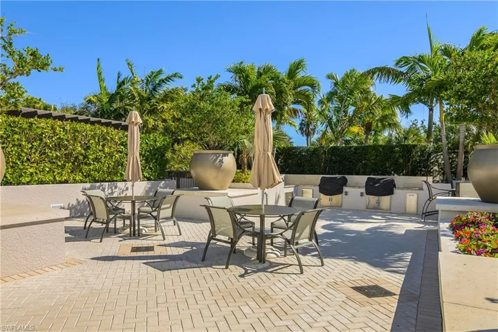 Marquesa patio / terrace featuring outdoor dining space and exterior kitchen