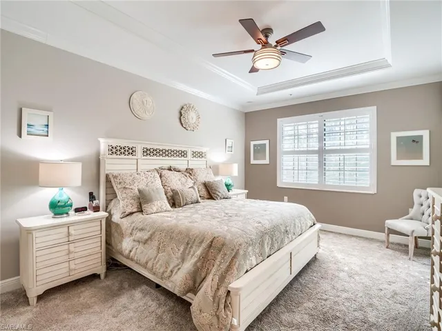 Raised Ceilings with Crown