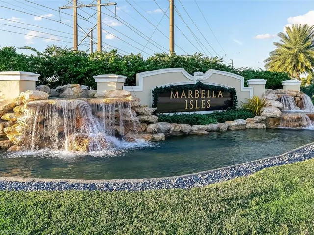13560 Mandarin Cir, Naples, Florida 34109