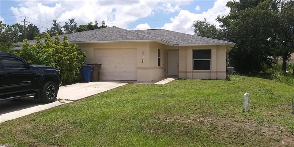 5107 – 5105 25th St Sw, Lehigh Acres, Florida 33973