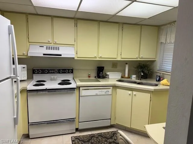 13 High Point Cir N # 206, Naples Fl 34103