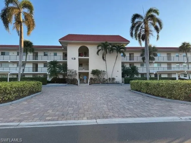 13 High Point Cir N # 206, Naples Fl 34103