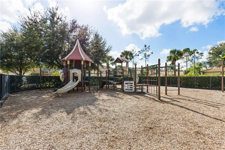 11221  Sparkleberry  DR, Fort Myers, FL 33913