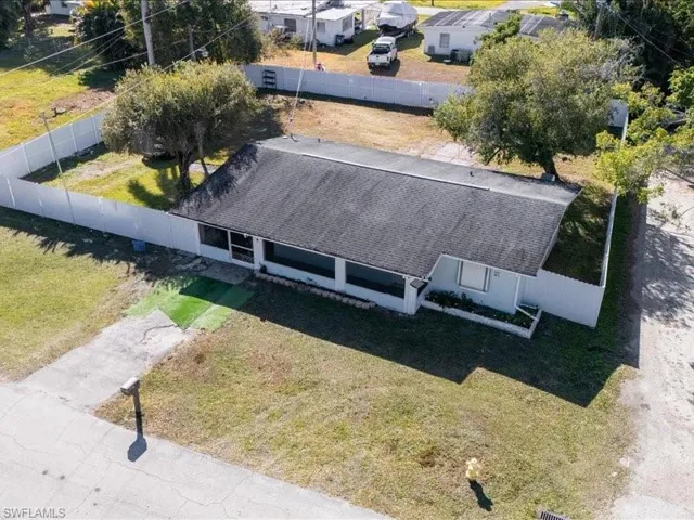 Aerial view of property and surrounding area
