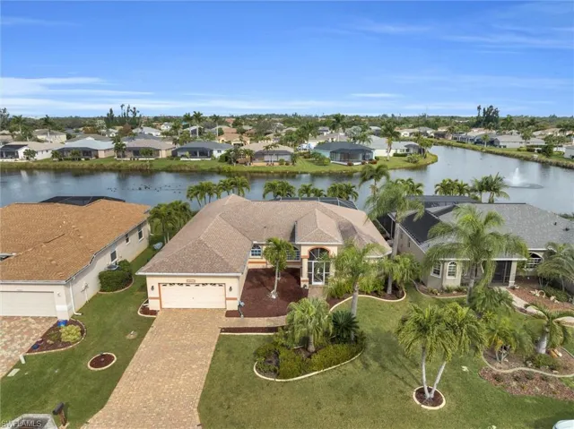 Perfect setting with lake view