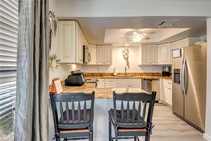 Breakfast Bar area has room for 2 barstools