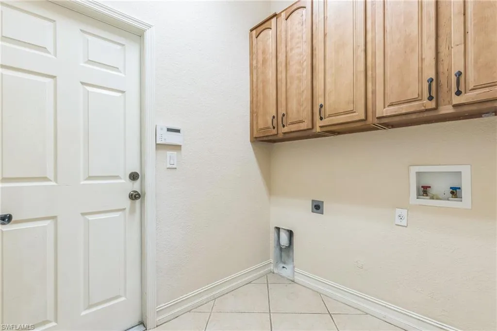 3828 Sw 3rd Ave, Cape Coral, Florida 33914