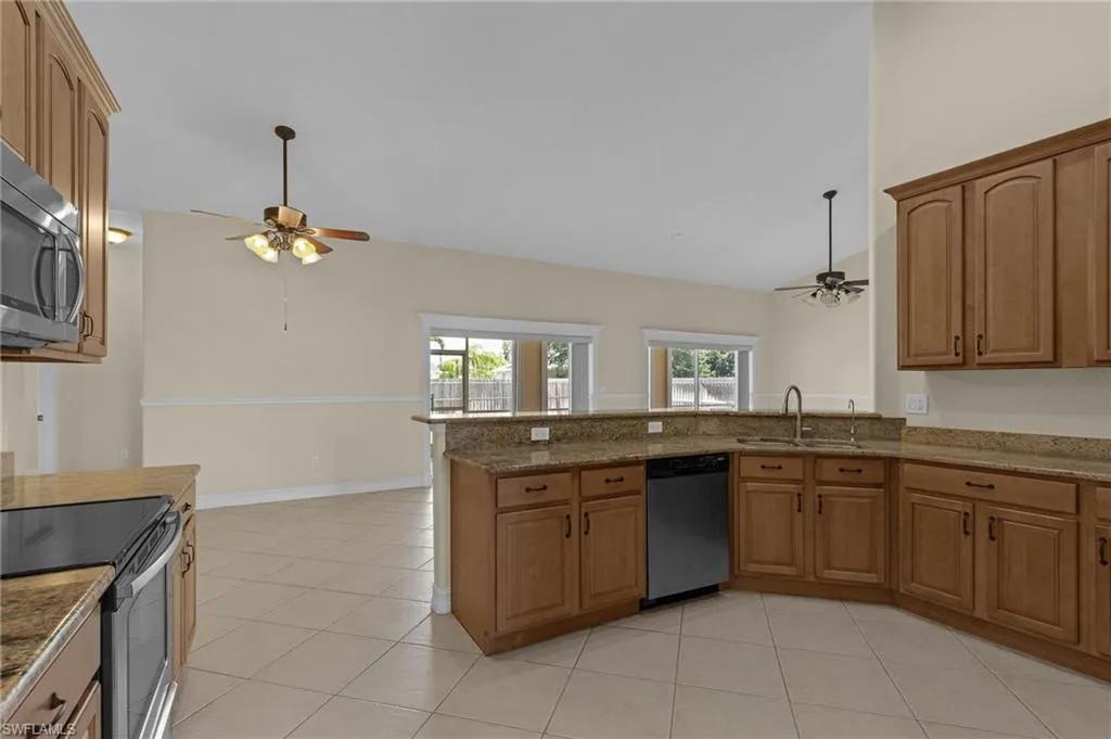 3828 Sw 3rd Ave, Cape Coral, Florida 33914