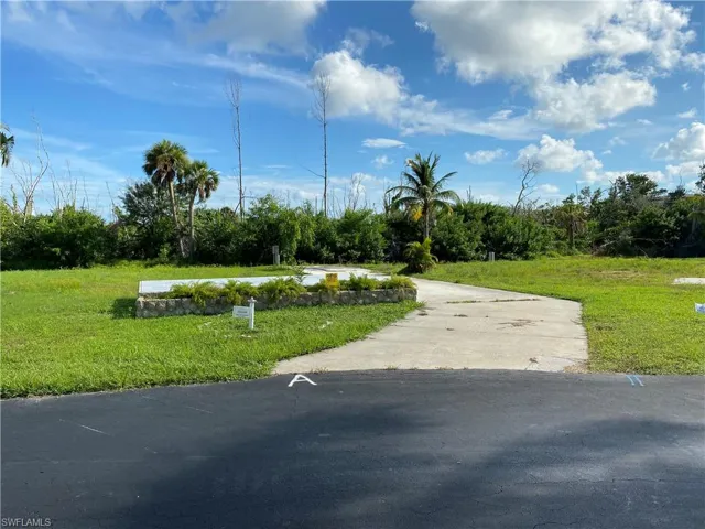 Surrounding community with a yard