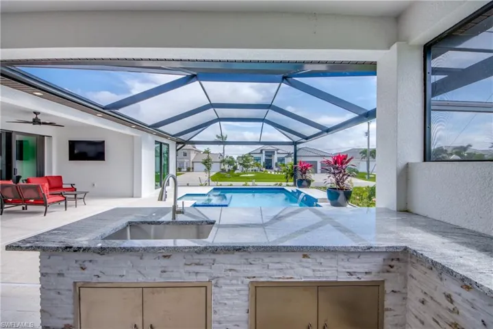 Out door Kitchen off the pool