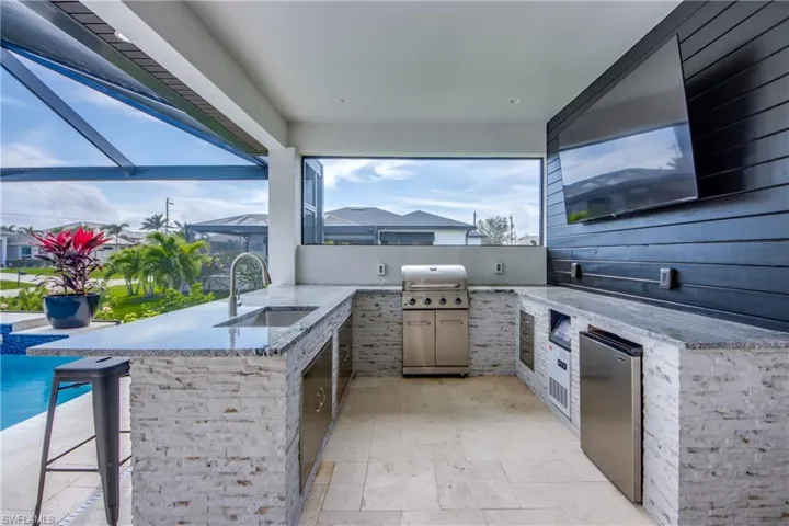 Outdoor Kitchen/