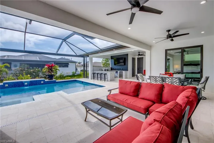 outdoor entertaining area