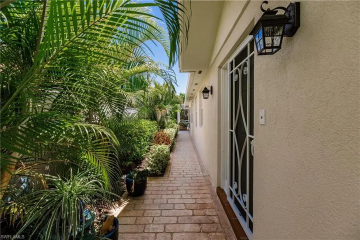 Entry has screen door.