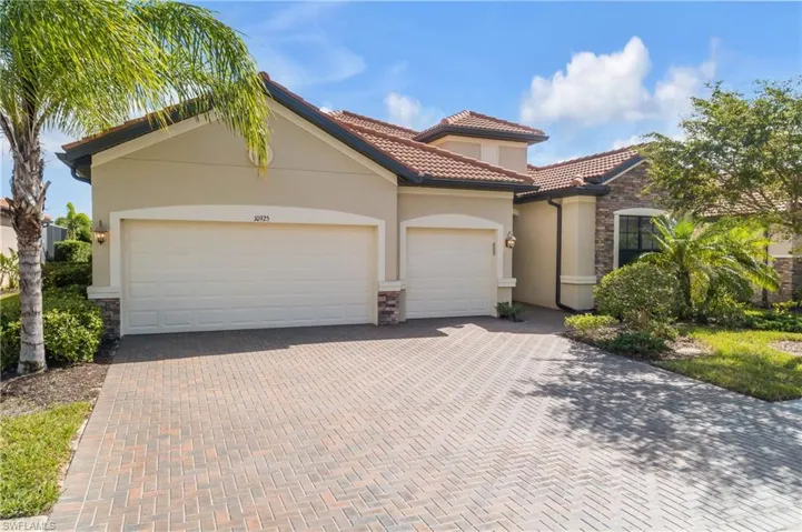 Attractive Brick and Stucco exterior