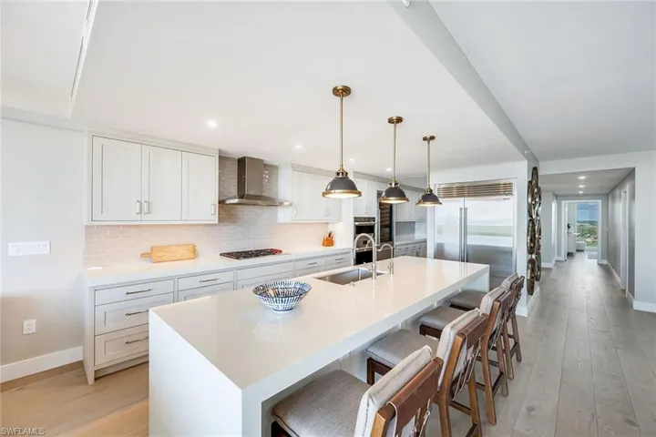 Kitchen/ Island Bar with Seating for 4