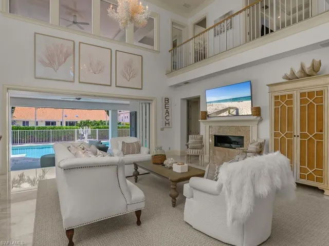 580 15th Ave S, Naples, Florida 34102