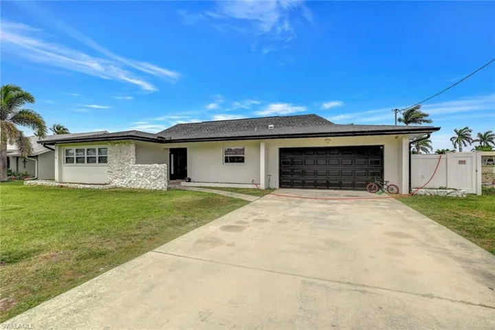 4842  Triton W CT, Cape Coral, FL 33904
