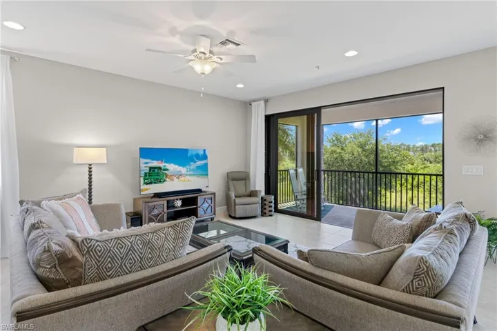 1602  Oceania S DR, Naples, FL 34113
