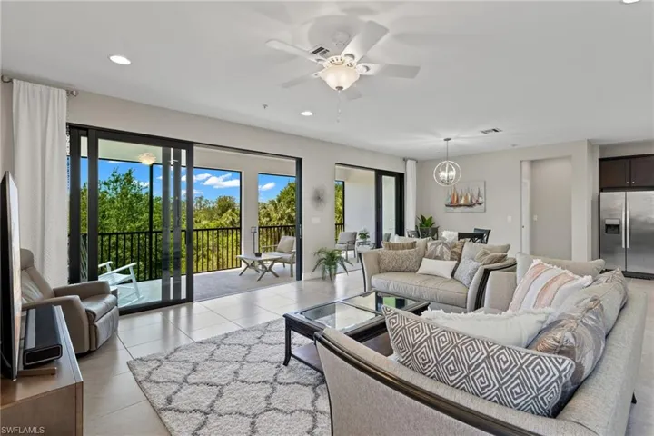 1602  Oceania S DR, Naples, FL 34113