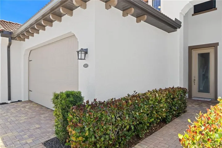 1602  Oceania S DR, Naples, FL 34113