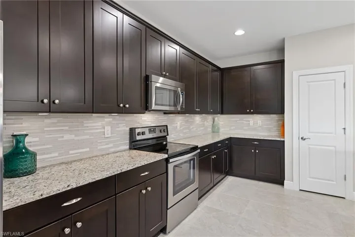 1602  Oceania S DR, Naples, FL 34113