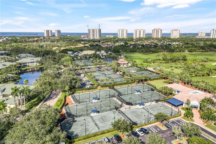 Tennis Courts within walking distance