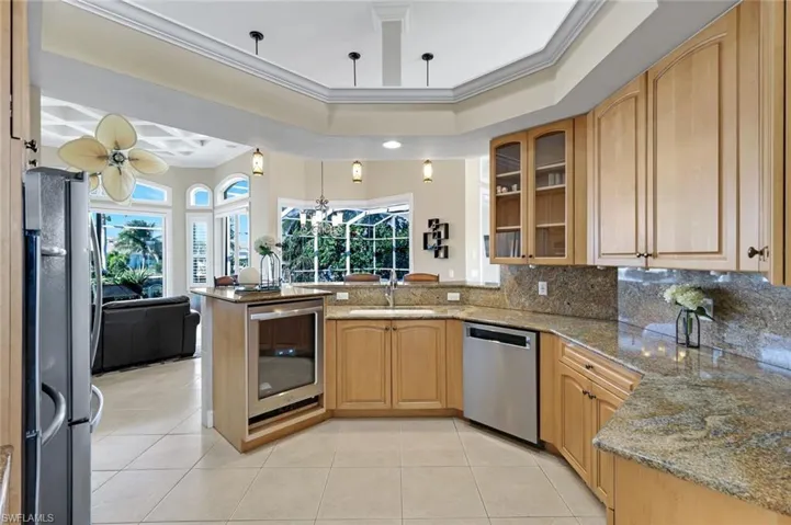 Large Kitchen with ample storage, crown molding, stainless steel appliances, and decorative backsplash