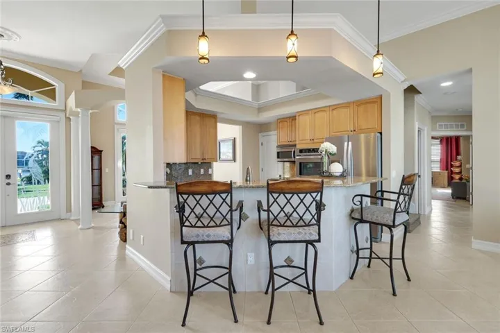 Breakfast bar great for entertainment or serving area.