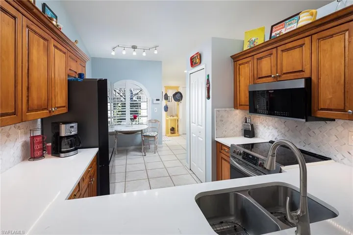 8069 San Vista Cir, Naples, Florida 34109