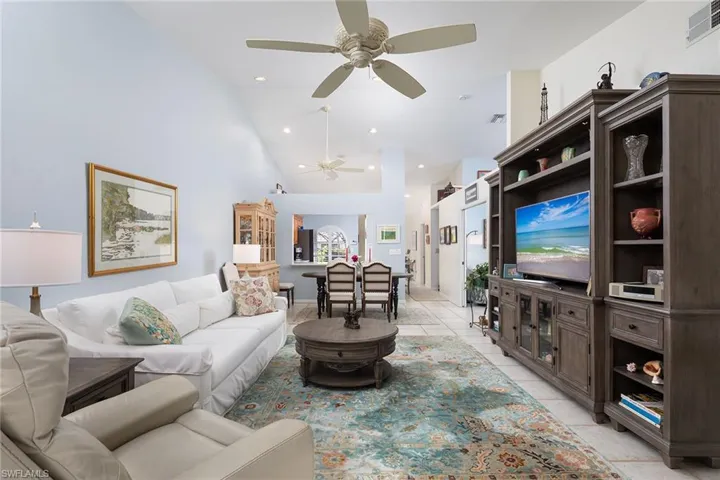 8069 San Vista Cir, Naples, Florida 34109