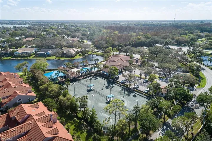 8069 San Vista Cir, Naples, Florida 34109