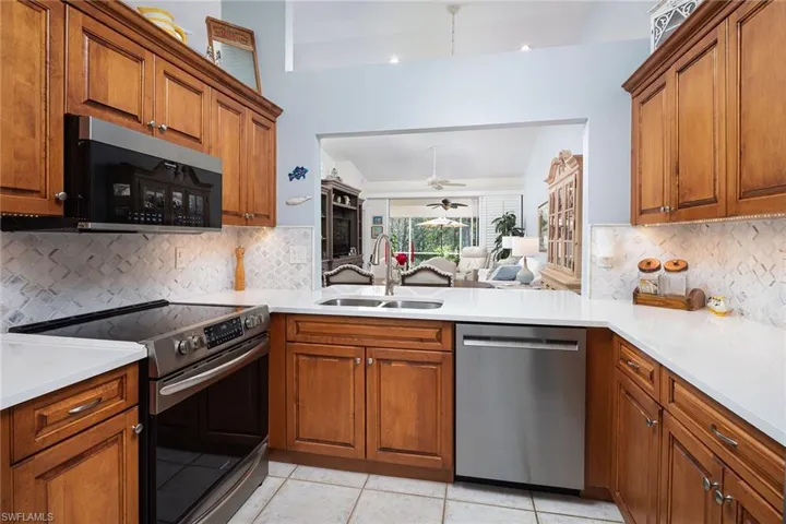 8069 San Vista Cir, Naples, Florida 34109