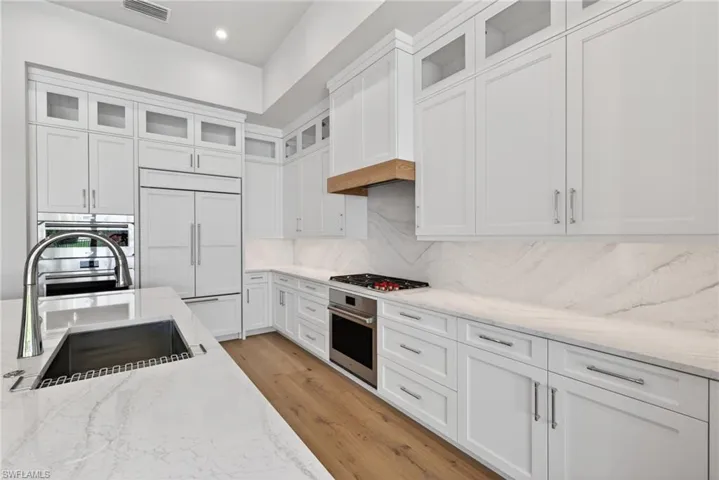 Stunning kitchen design with all appliances Sub Zero / Wolf Package