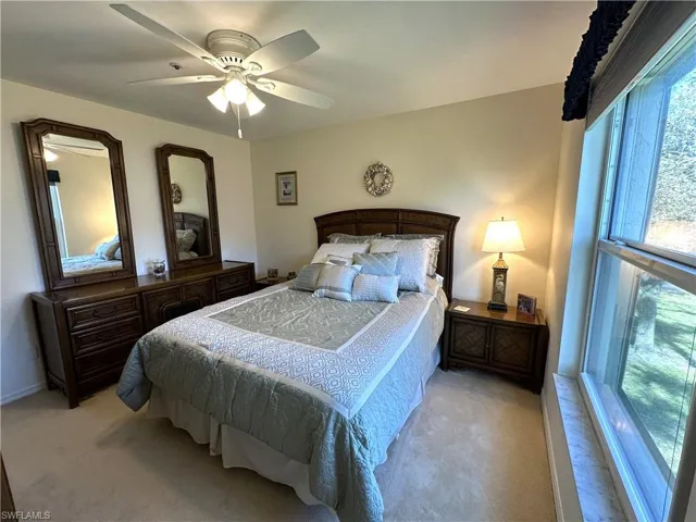 End unit, great natural light