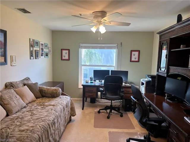 End units are the only units with windows in the den! Look at that natural light!