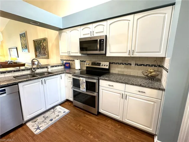 Look at that beautiful stove!