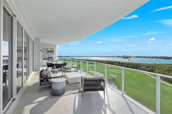 Be captivated by the sparkling bay and gulf waters.