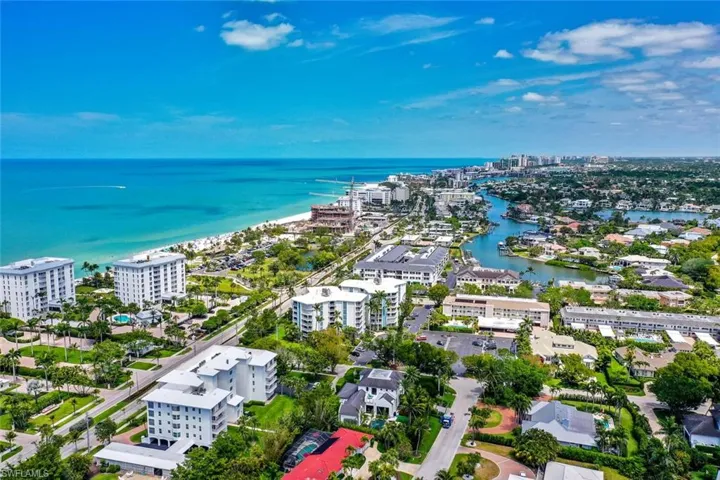1300  Gulf Shore N BLVD, Naples, FL 34102