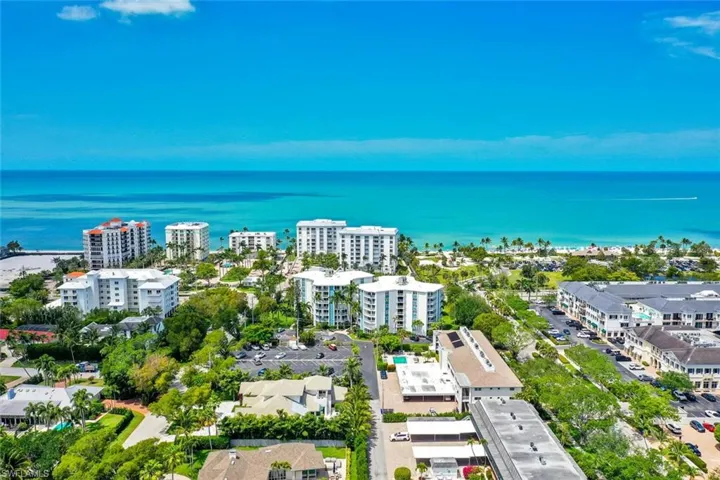 1300  Gulf Shore N BLVD, Naples, FL 34102