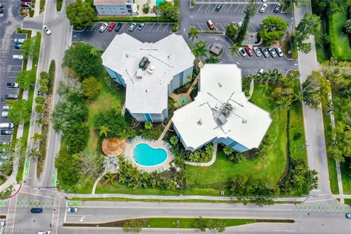 1300  Gulf Shore N BLVD, Naples, FL 34102