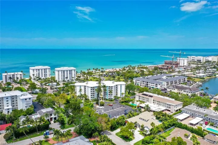 1300  Gulf Shore N BLVD, Naples, FL 34102