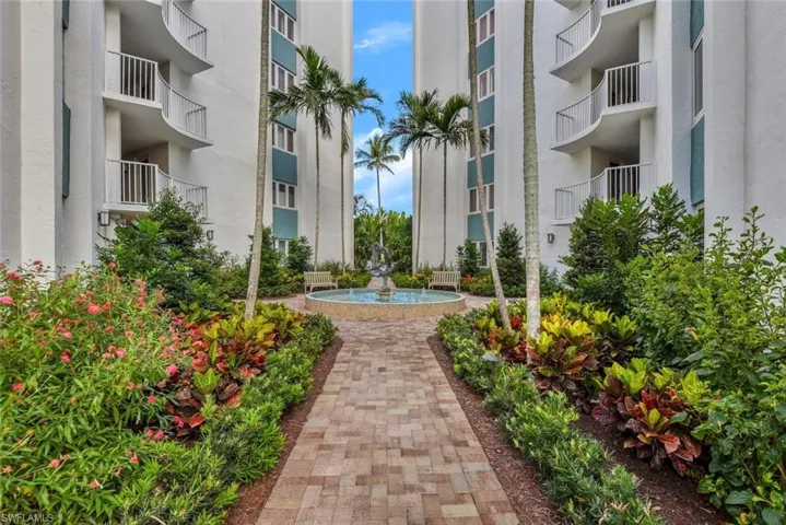 1300  Gulf Shore N BLVD, Naples, FL 34102