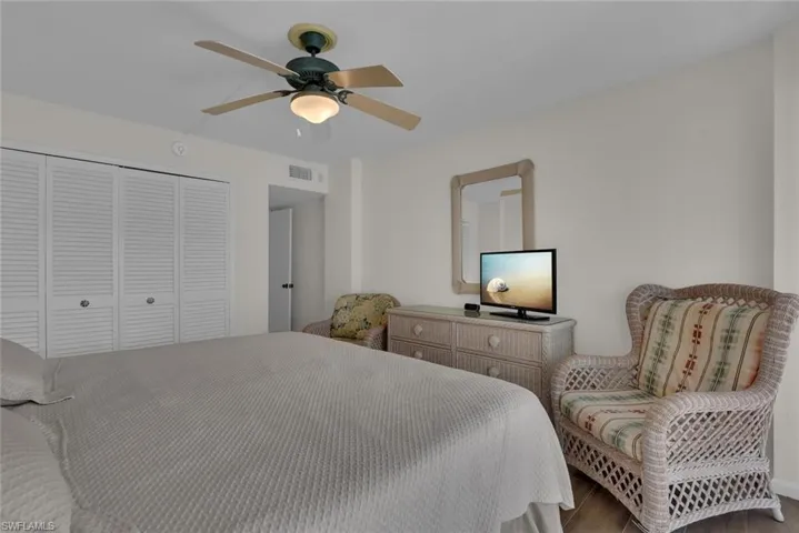 1300  Gulf Shore N BLVD, Naples, FL 34102