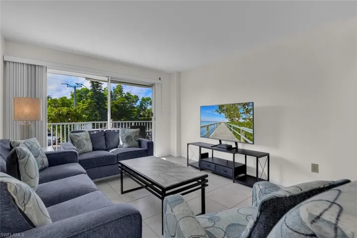 1300  Gulf Shore N BLVD, Naples, FL 34102