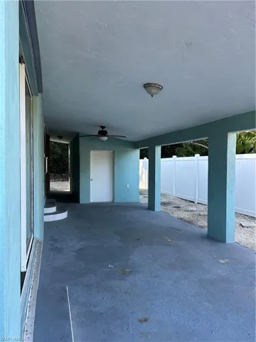 Carport.