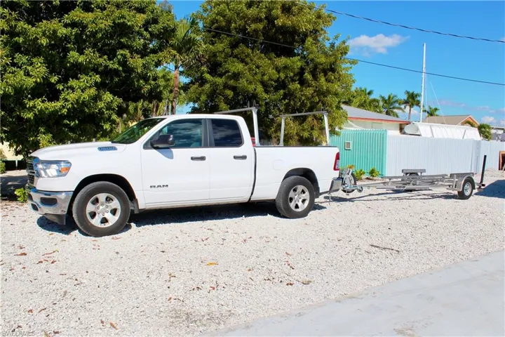Plenty of room for your boat trailer next to the house!