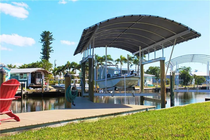 Dock & Canopied Boat Lift