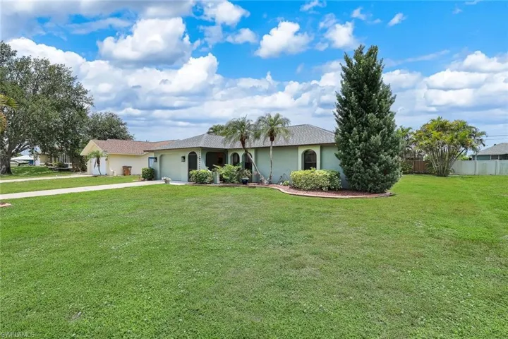 622 Sw 22nd Ter, Cape Coral, Florida 33991