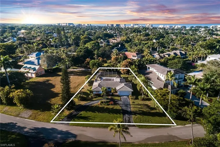 700 Bow Line Dr, Naples, Florida 34103